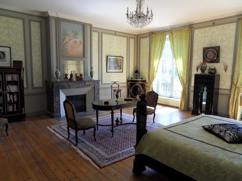 Bed and Breakfast Chateau De Clermont-Saves LʼIsle-Jourdain Pokoj fotografie