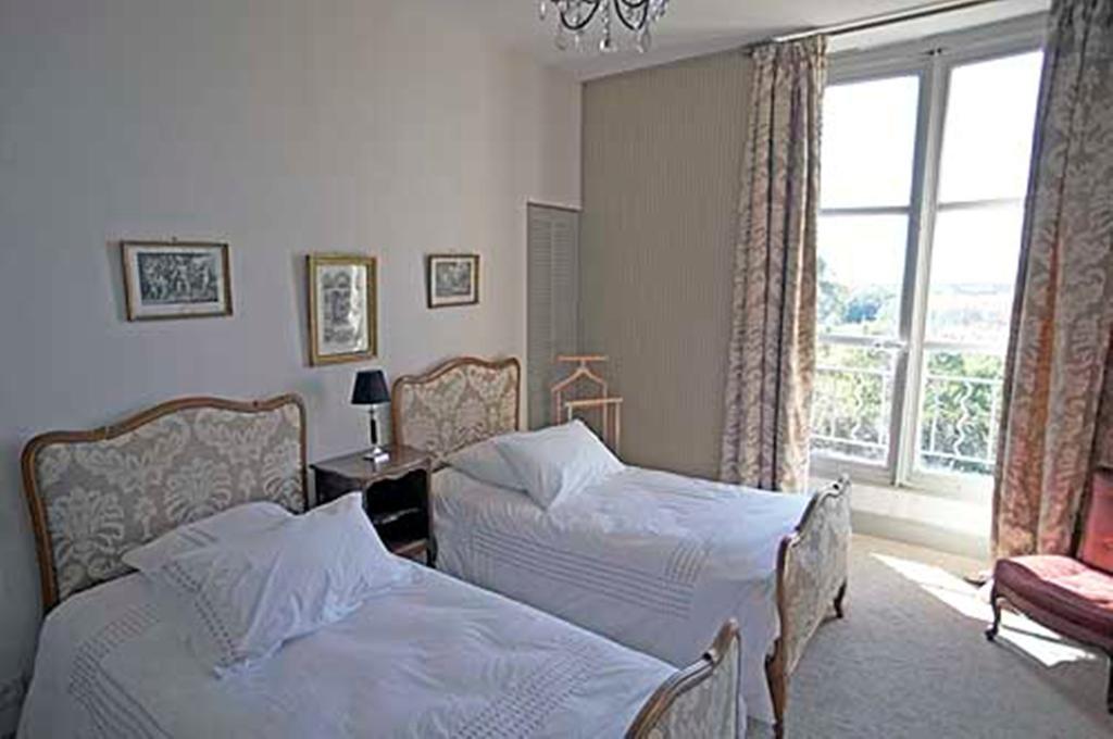 Bed and Breakfast Chateau De Clermont-Saves LʼIsle-Jourdain Pokoj fotografie