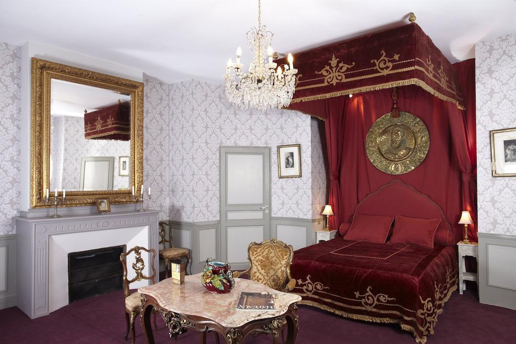 Bed and Breakfast Chateau De Clermont-Saves LʼIsle-Jourdain Pokoj fotografie